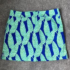 Vineyard Vines - never worn, palm skort size 12